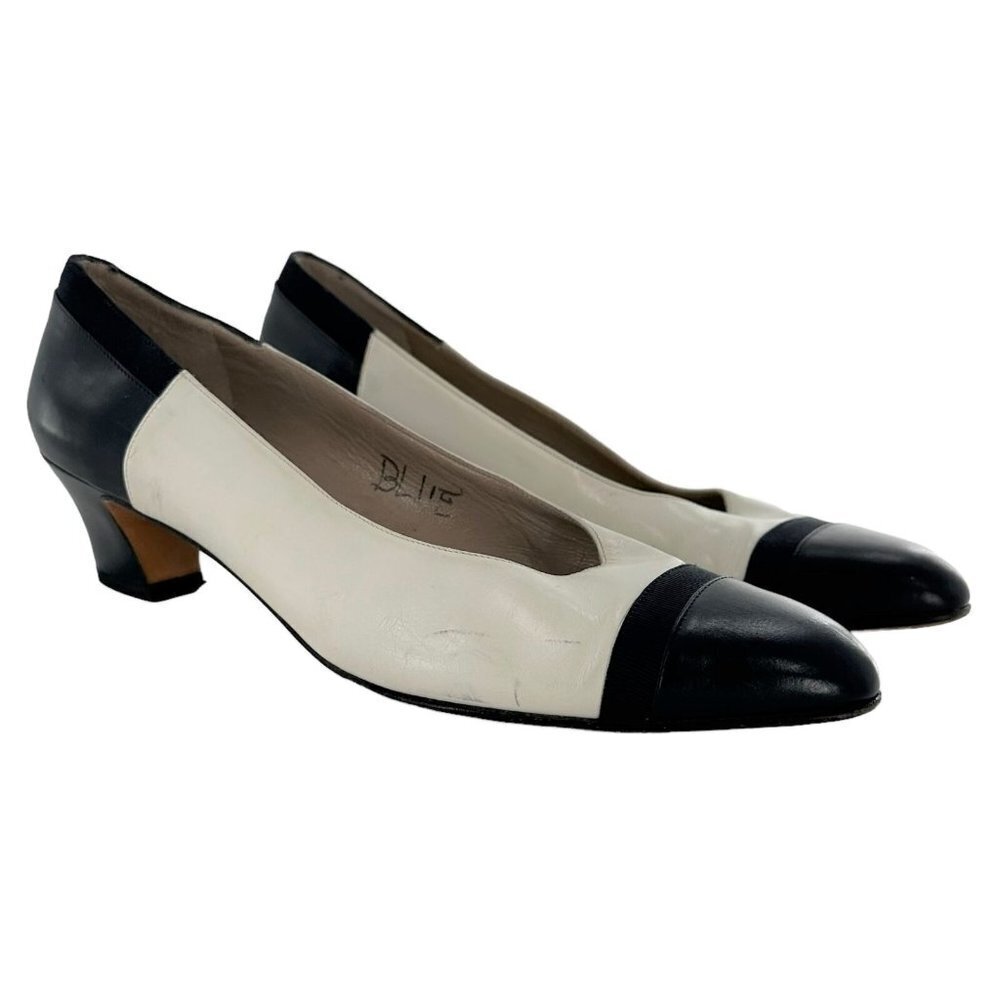 SALVATORE FERRAGAMO Navy Blue/White Leather Cap Toe Mid Heel Pumps Size 8.5 AAA